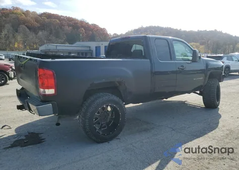 2010 Chevrolet Silverado K1500 z USA, uszkodzony, nr VIN 1GCSKPEA7AZ281045